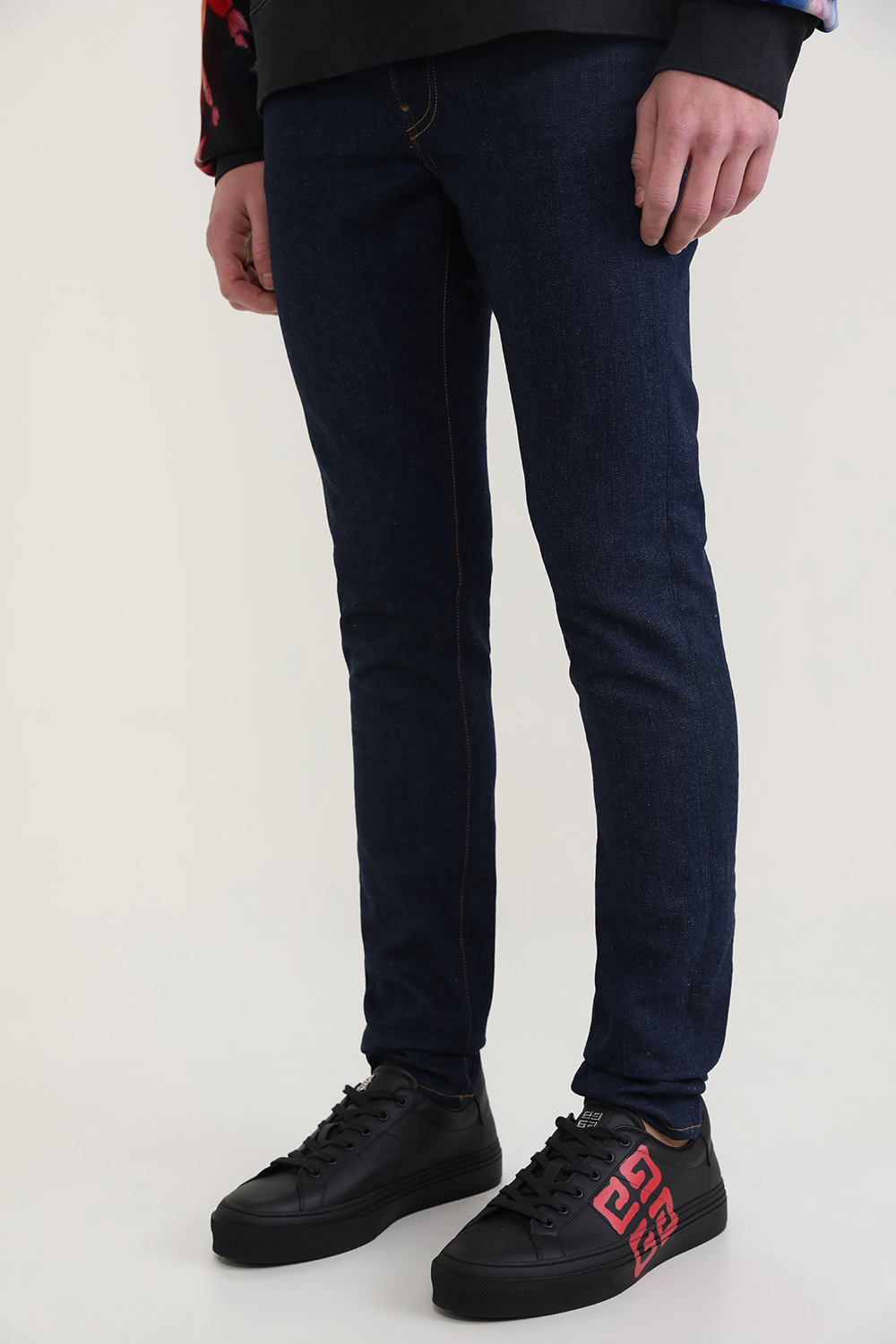 תמונת כל הלוק של סניקרס סיטי ספורט מעור